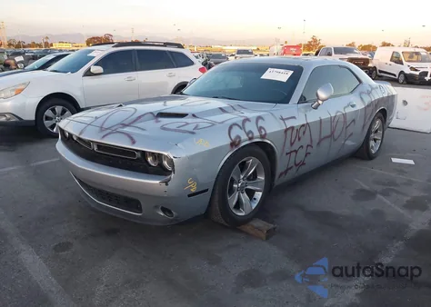 2021 Dodge Challenger Sxt z USA, uszkodzony, nr VIN 2C3CDZAG5MH551757